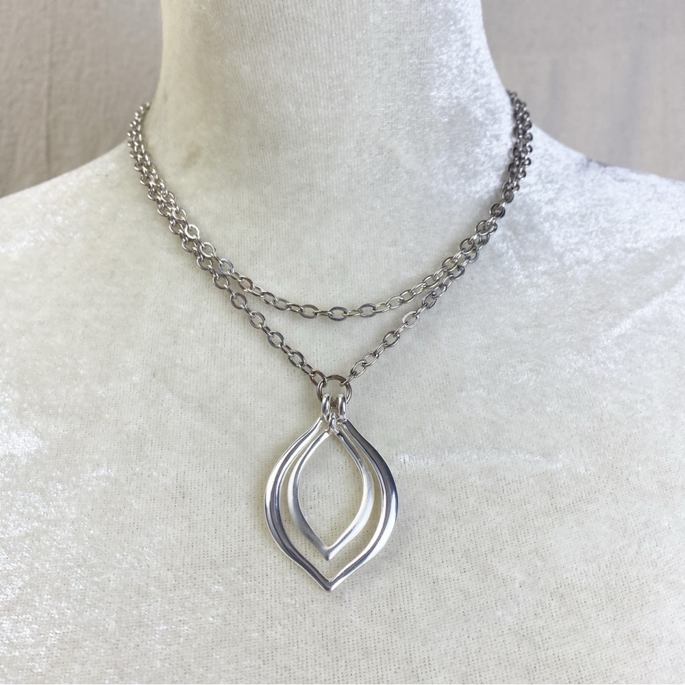 Etienne Aigner vintage matte & polished finish modernist pendant links necklace